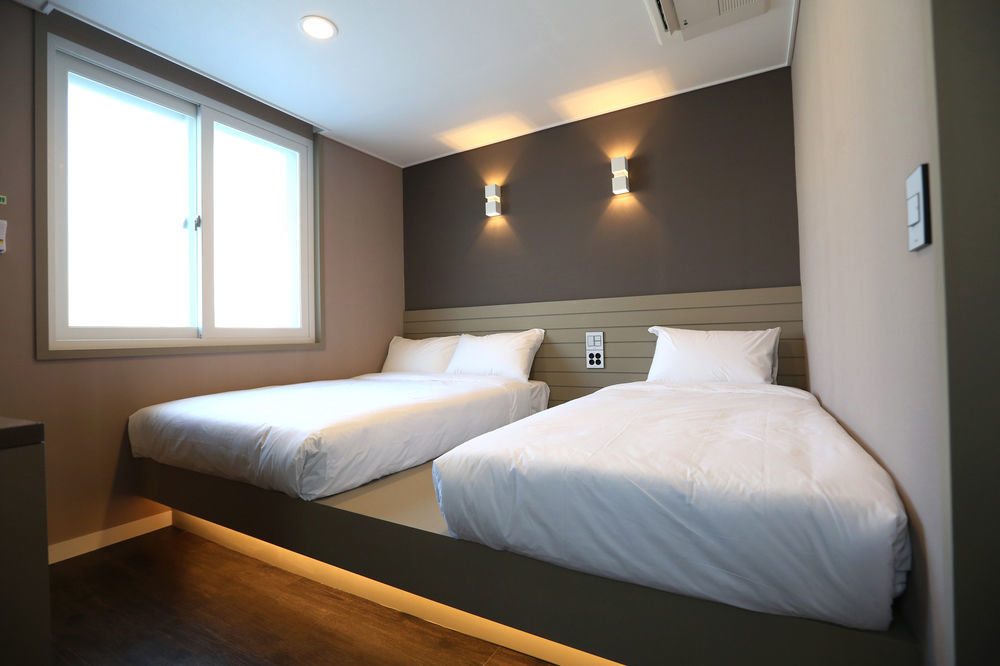 With U Hotel & Guesthouse Sokcho Exterior foto