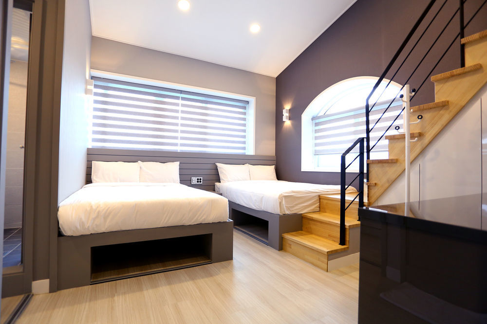 With U Hotel & Guesthouse Sokcho Exterior foto